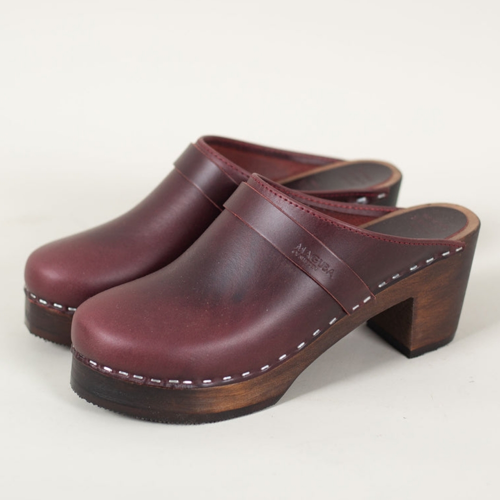 NWOB Maguba Stockholm Bordeaux Clogs (With Flaw)